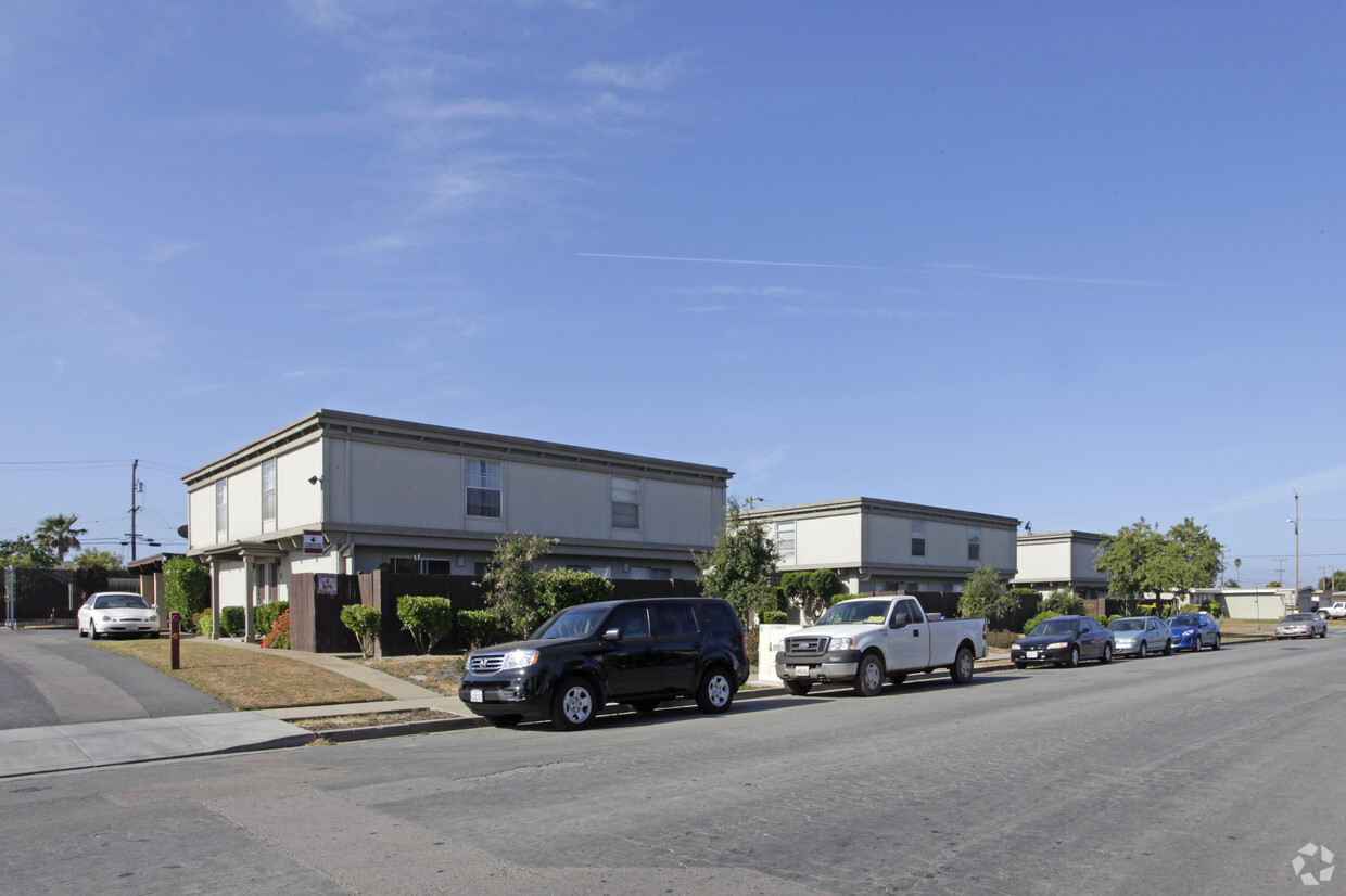 Primary Photo - Crescent Apartments