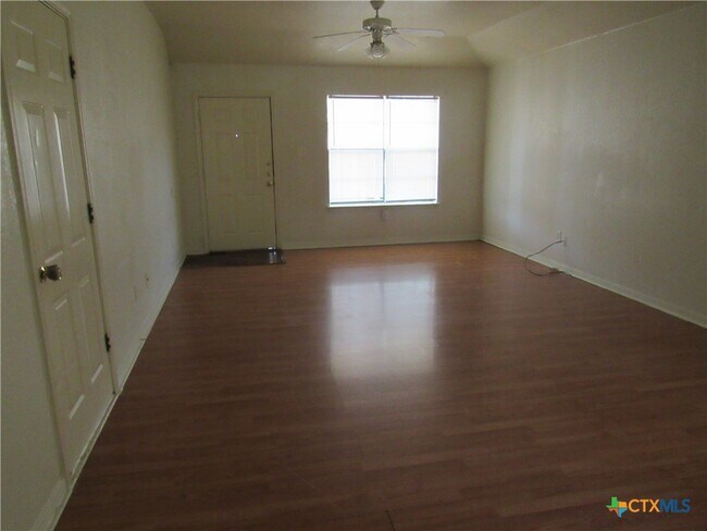 Foto del edificio - 3807 Hitchrock Dr