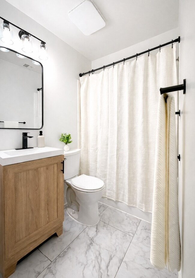 Building Photo - The Mason at Chevy Chase