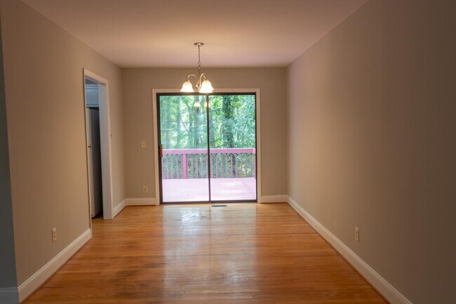 Building Photo - 417 Landerwood Ln