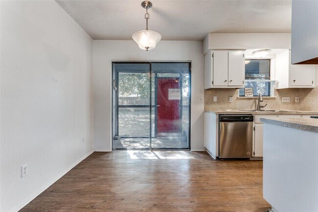 Building Photo - 2214 Winchester Dr