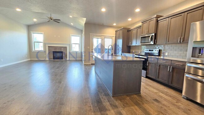 Building Photo - Beautiful Home in Gated Community!