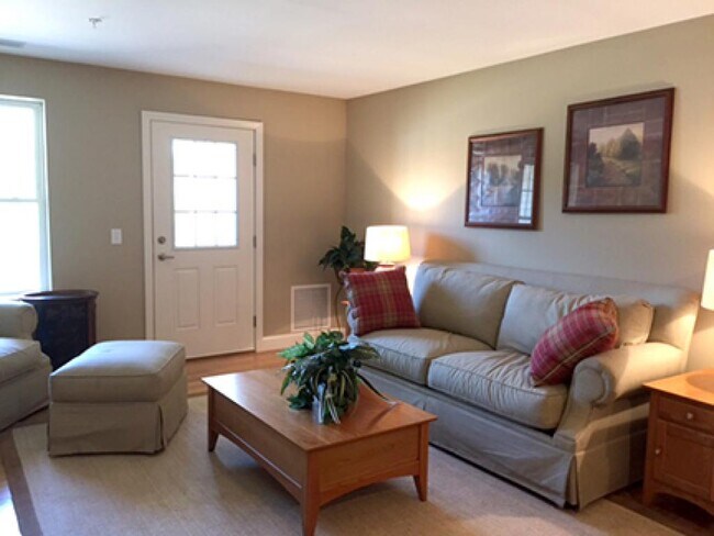 Building Photo - 67 Provencal Rd