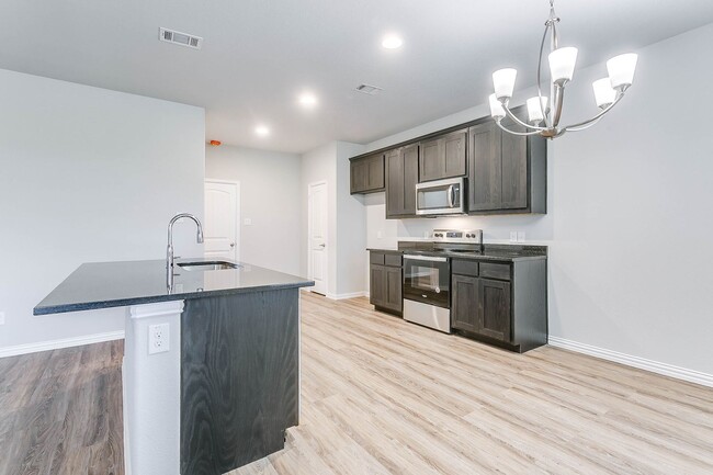 Building Photo - ? 1/2 Off First Month’s Rent! ?