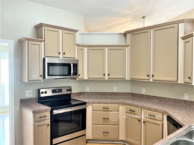 Building Photo - 317 Clermont Dr