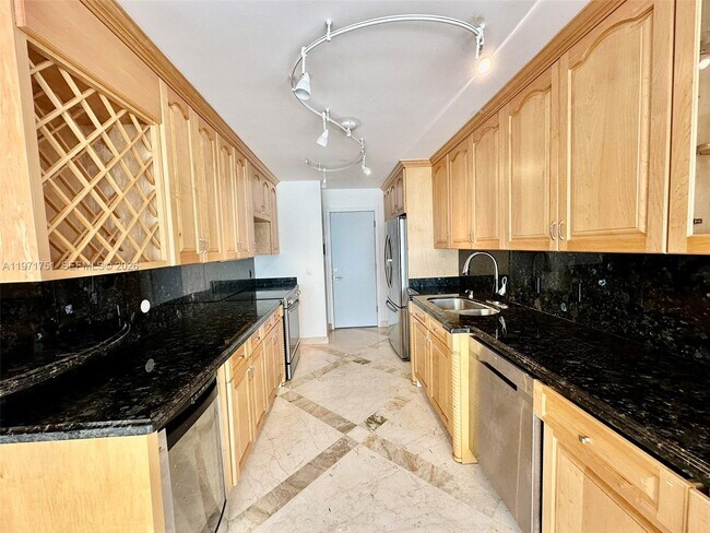 Foto del edificio - 1880 S Ocean Dr