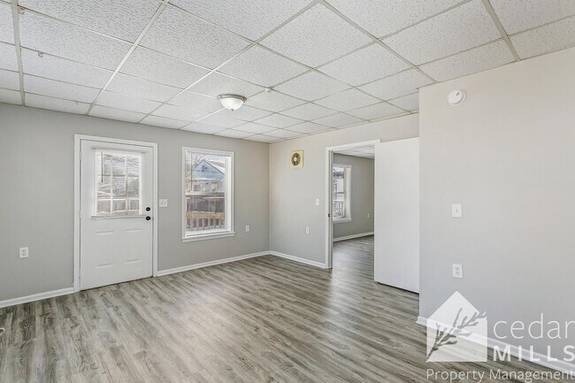 Foto del edificio - Wheelchair accessible LARGE 1 bedroom on the North side!