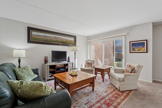 Building Photo - Beautiful 2-Bedroom, 2.5-Bath Townhome in ...