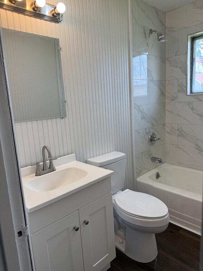 Foto del edificio - 5115 N Woodland Dr
