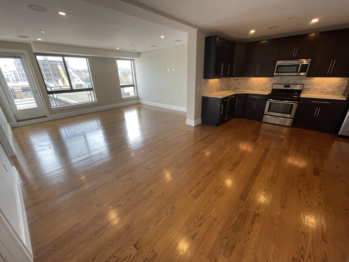 Foto principal - 263 W 2nd St