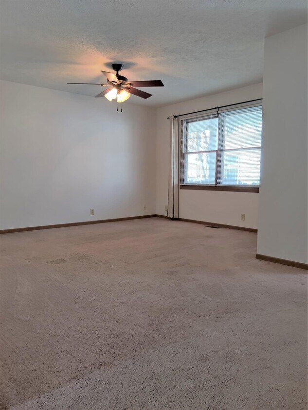 142 E Lincoln Hwy, Waterman, IL 60556 Townhome Rentals in Waterman IL