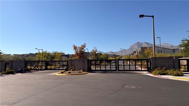 Foto del edificio - 600 N Carriage Hill Dr