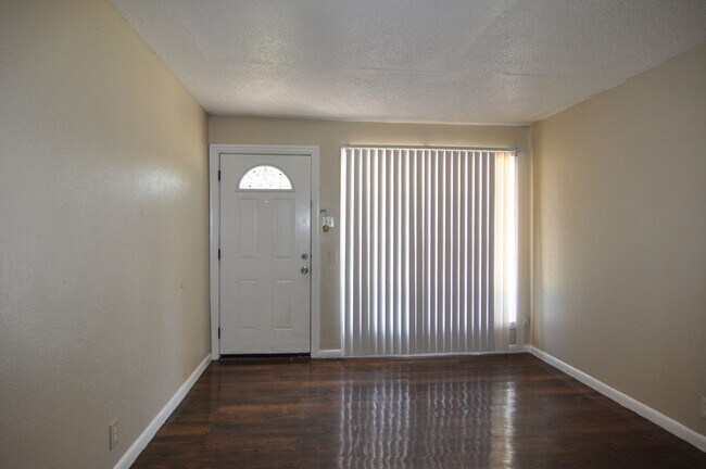 Foto del edificio - Lovely home located in Mesquite at 635 & H...