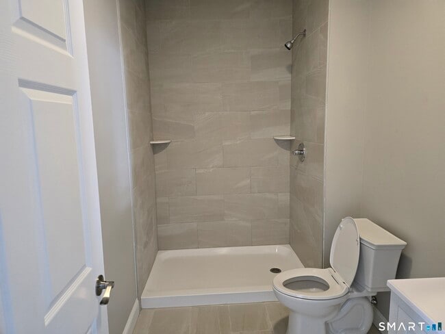 Building Photo - 775 Main St