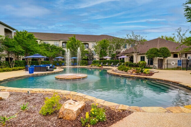 Foto del edificio - Paramount at Cedar Lodge