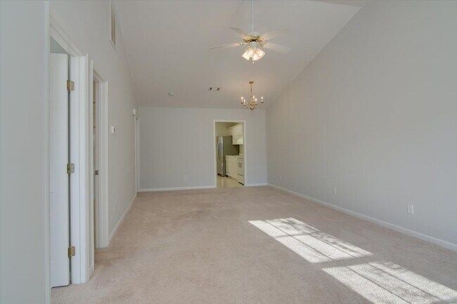 Foto del edificio - 226 High Point Way