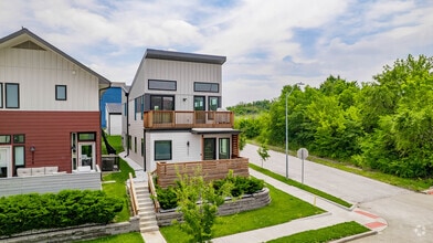 Building Photo - 2247 Tracy Ave