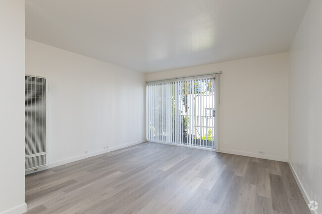 1HAB, 1BA - 750 ft² - 225 Clifton