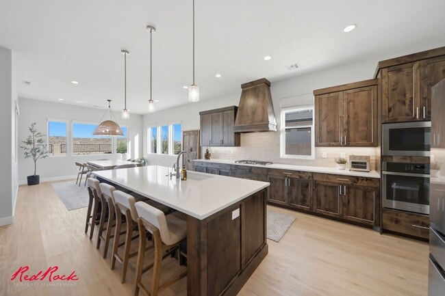 Building Photo - 4 Bedroom Home with Gorgeous Views