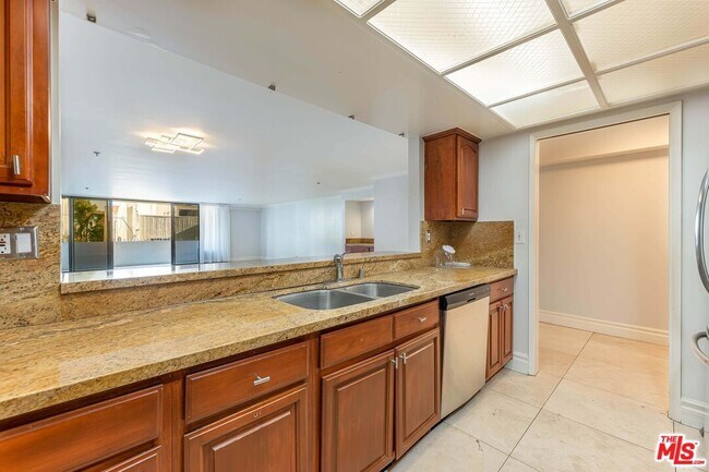 Foto del edificio - 10660 Wilshire Blvd