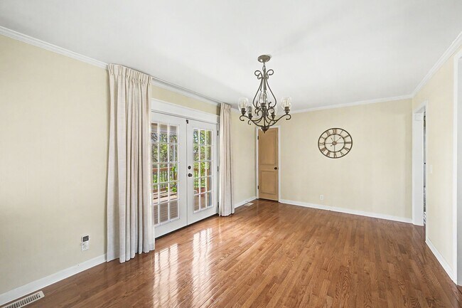 Building Photo - 4509 Baton Rouge Dr