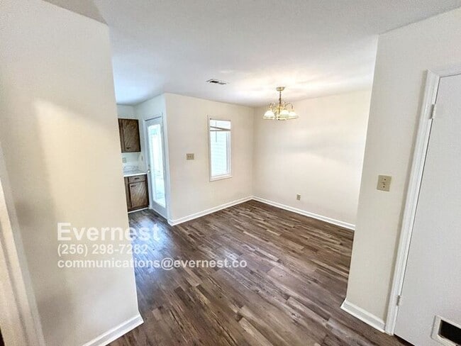Building Photo - 2-Bedroom Home with Modern Amenities Near ...