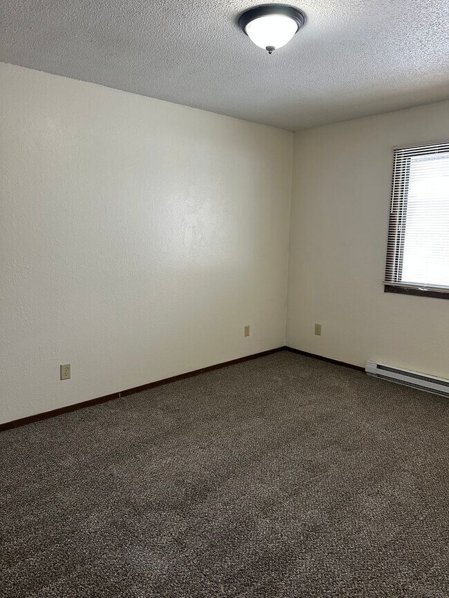 Building Photo - 2 BR 2 BA with Balcony Garage Included