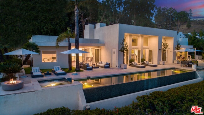 Building Photo - 1541 Summitridge Dr