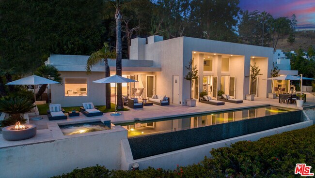 Foto del edificio - 1541 Summitridge Dr