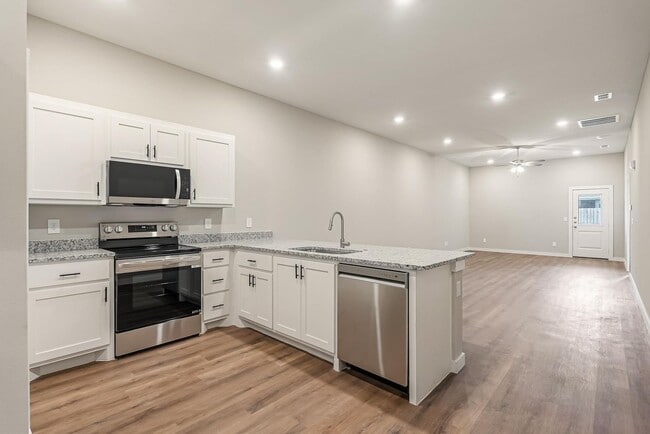 Foto del edificio - POV: You Just Found Your Dream Duplex