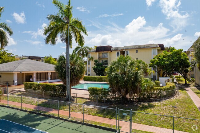 Building Photo - Capri Gardens Condominiums