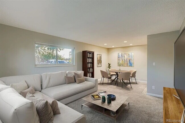 Building Photo - Welcome Home to this cozy condo in Highline Meadows!
