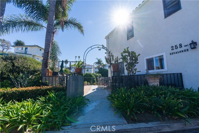 Building Photo - 258 W Escalones