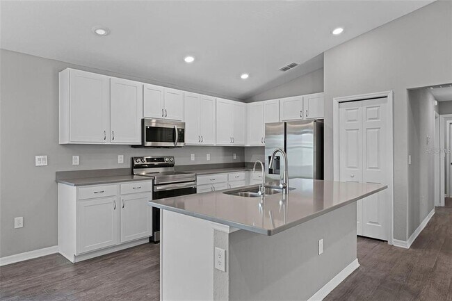 Building Photo - 1020 SILAS St