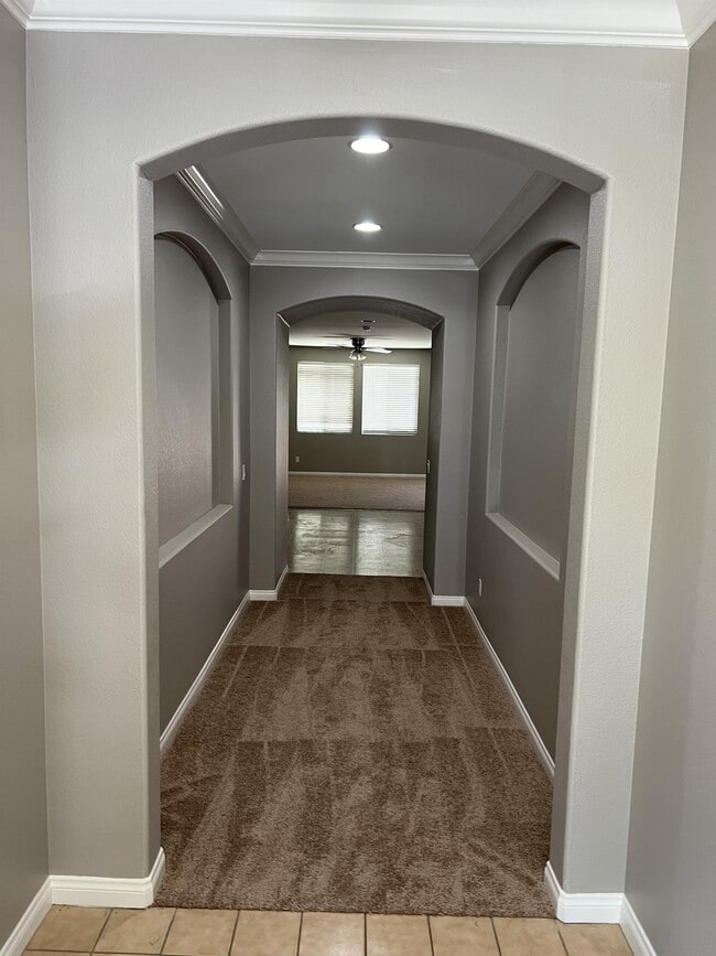 Building Photo - 40211 Pasadena Dr