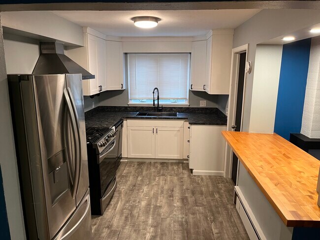 Cocina - 215 Fay Rd