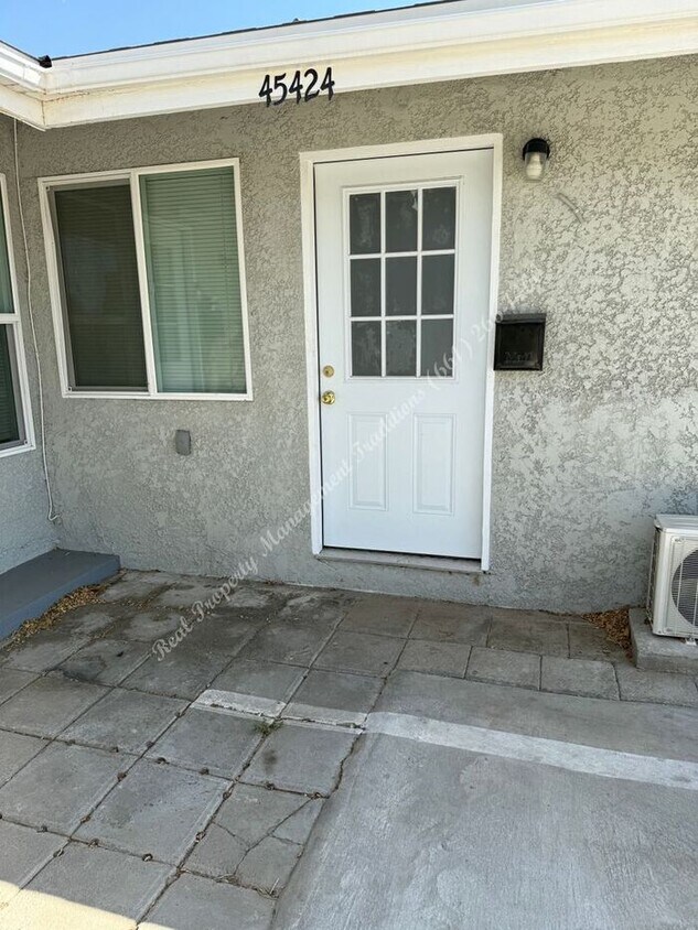 Foto principal - *** Please call us @ 661-266-1400 for info...