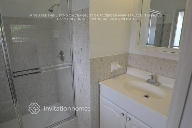 Building Photo - 5220 SW 8th Ct