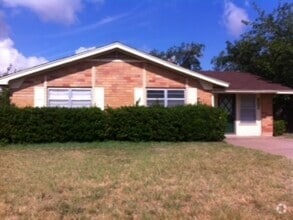 Building Photo - 802 N Judge Ely Blvd