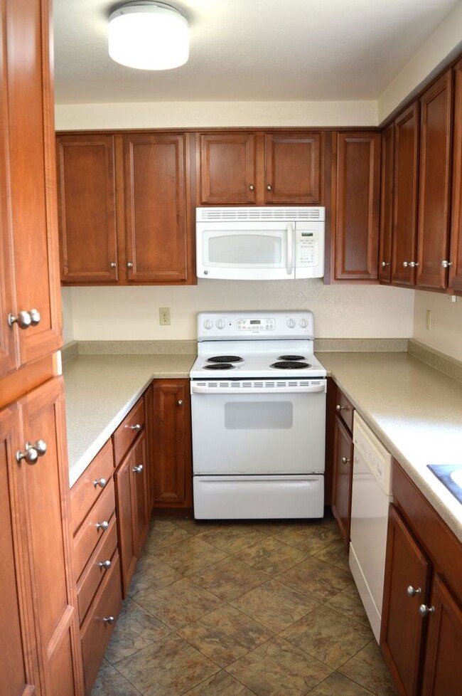 Foto del edificio - Townhouse Style Condo With Community Pool ...