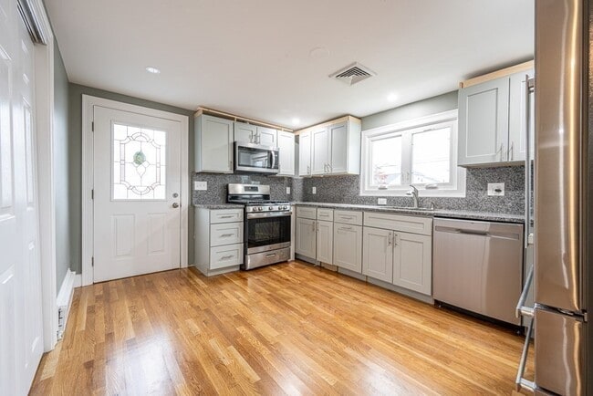 Building Photo - 49 Union St