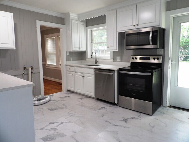 Foto del edificio - 106 Rowe Ave NW