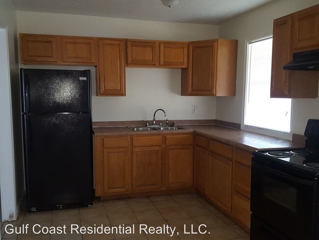 Building Photo - 2119 Woodside Dr