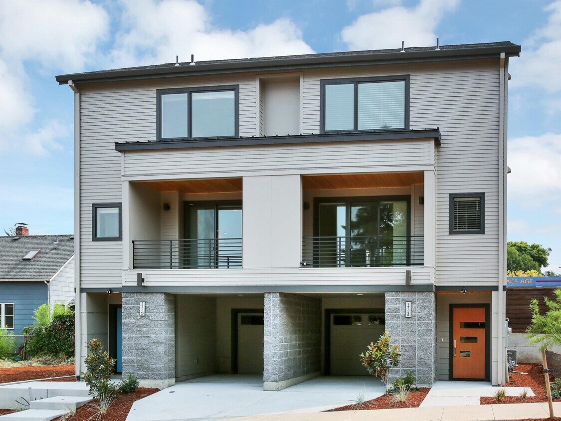 Primary Photo - 5750 SE 17th Ave