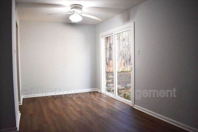 Foto del edificio - 3905 Breezy Ct