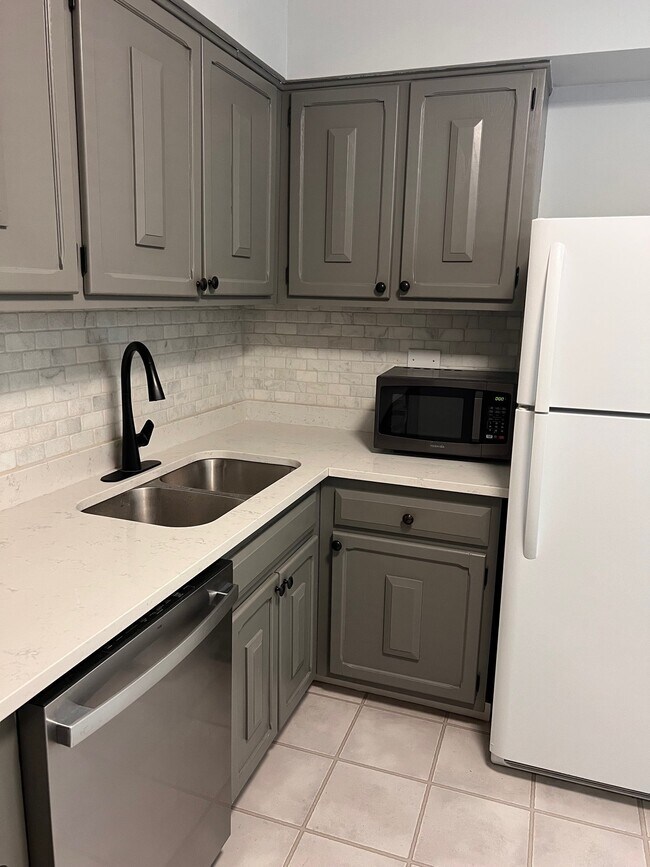 Foto del edificio - 707 Falcon Dr