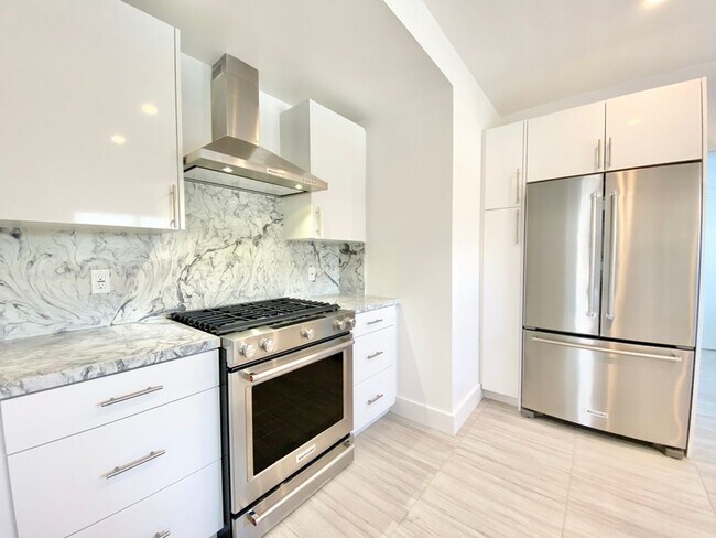 Foto del edificio - 807-809 N. Croft Avenue