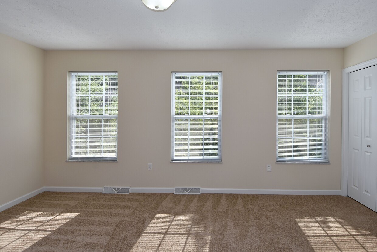 Master bedroom features walk in closet - 136 Laurel Crest Dr