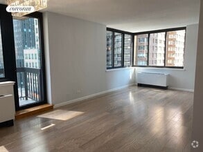 Building Photo - 250 E 40th St