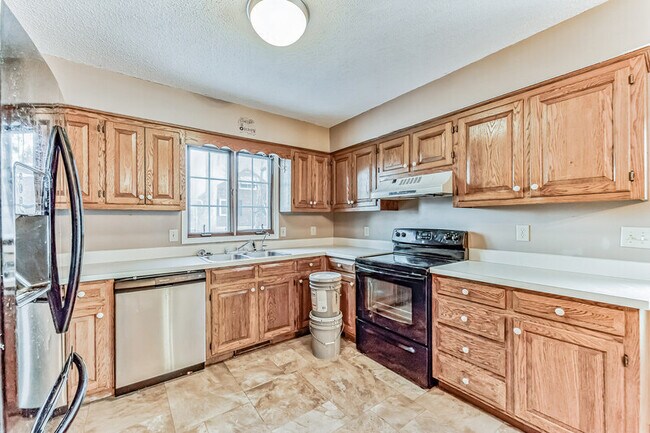 Building Photo - 1105 S Country Club Dr